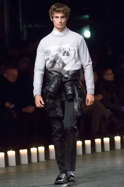 Look 25
